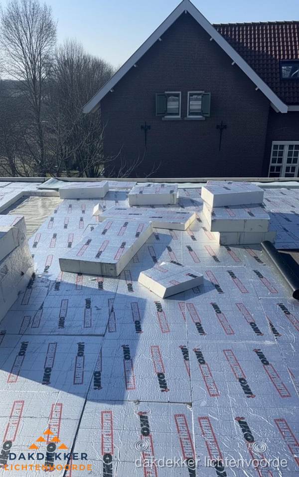 IKO PIR isolatieplaten op plat dak in Lichtenvoorde IKO PIR isolatieplaten op plat dak in Lichtenvoorde