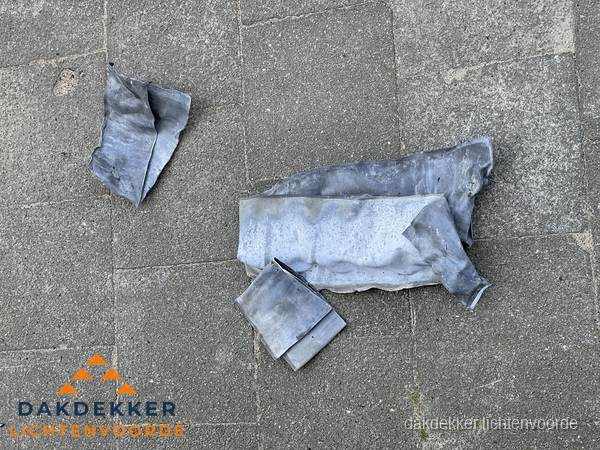 Oude verwijderde loodslabben na vervanging in Lichtenvoorde Oude verwijderde loodslabben na vervanging in Lichtenvoorde