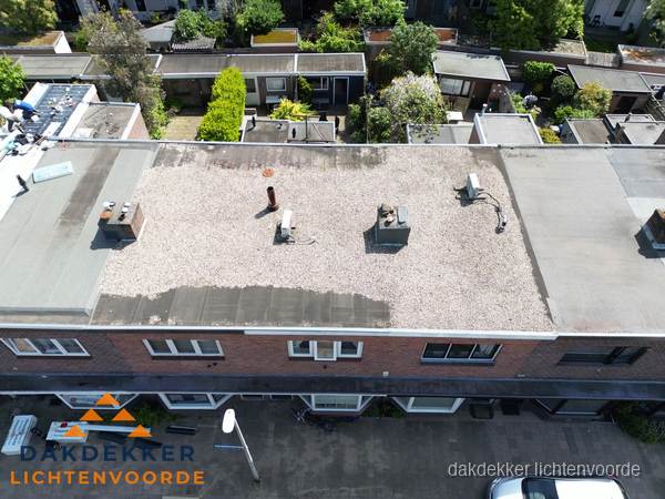 Plat dak met grindballast en dakdoorvoeren in Lichtenvoorde Plat dak met grindballast en dakdoorvoeren in Lichtenvoorde