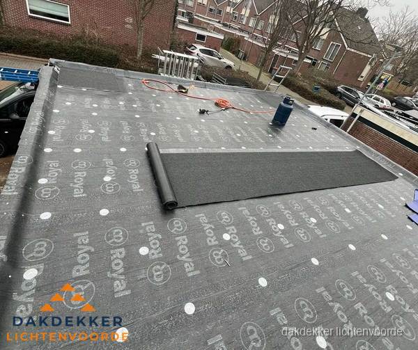 Dakrenovatie plat dak met bitumen dakbedekking in Lichtenvoorde Dakrenovatie plat dak met bitumen dakbedekking in Lichtenvoorde