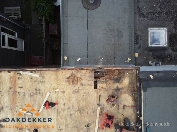 Dakschade en renovatie plat dak vanuit de lucht in Lichtenvoorde Dakschade en renovatie plat dak vanuit de lucht in Lichtenvoorde