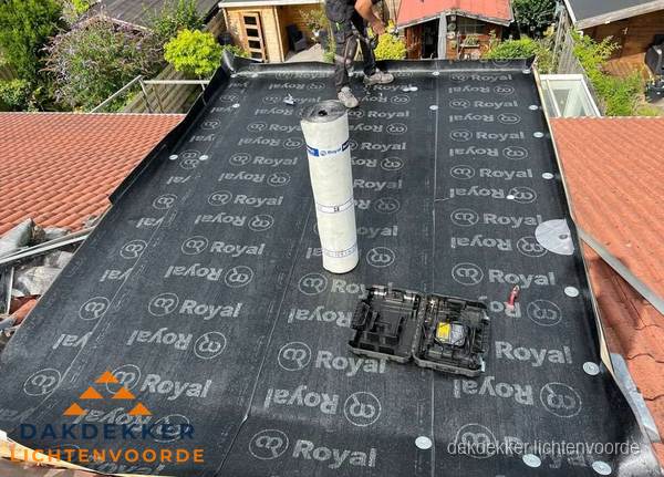 Dakrenovatie met Royal onderdak op plat dak in Lichtenvoorde Dakrenovatie met Royal onderdak op plat dak in Lichtenvoorde